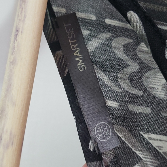 2 for $15 Smart Set XL Semi-sheer tunic - Picture 2 of 5